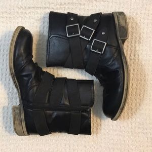 Black Sugar Impress Boots with side buckle
